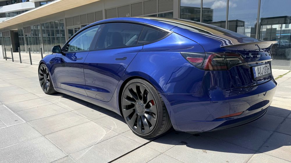 Tesla Model 3 Long Range, AWD, Performance
