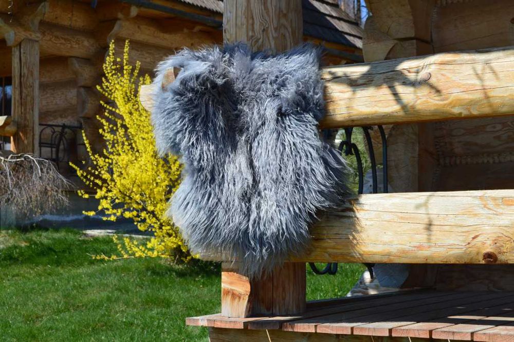 Dywanik Skóra Owcza Szara Kręcony Włos Naturalne Skóry Garbarnia