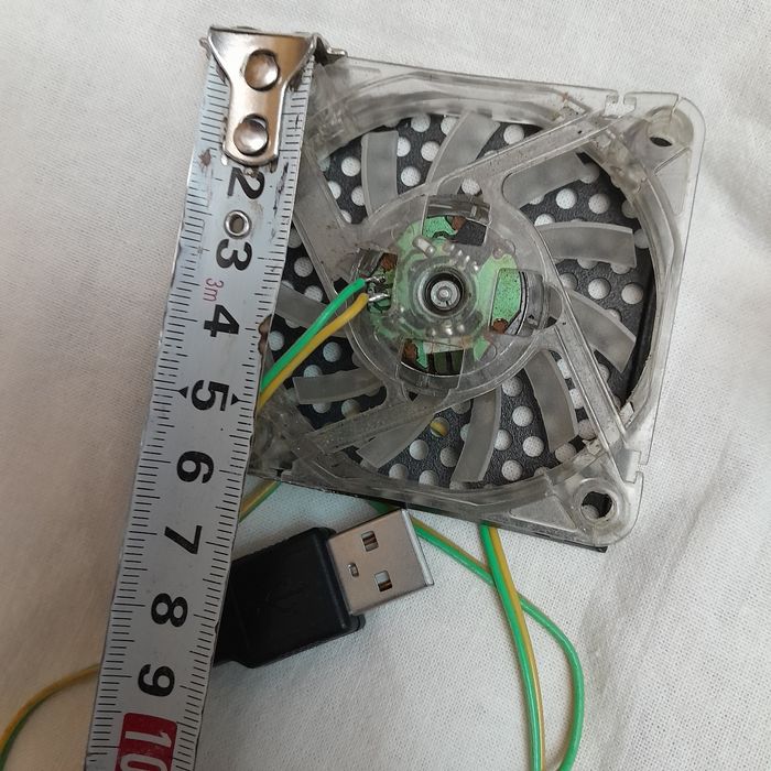 Вентиляторы компьютеру на 5 и  12 Вольт