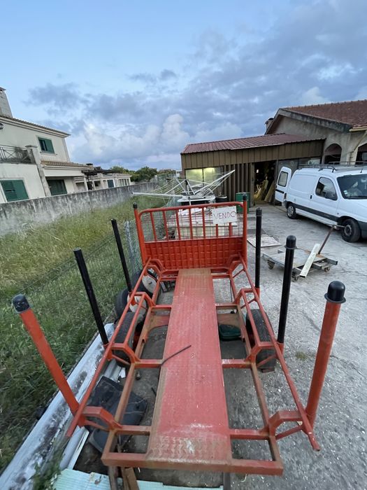 Reboque de carga de madeira