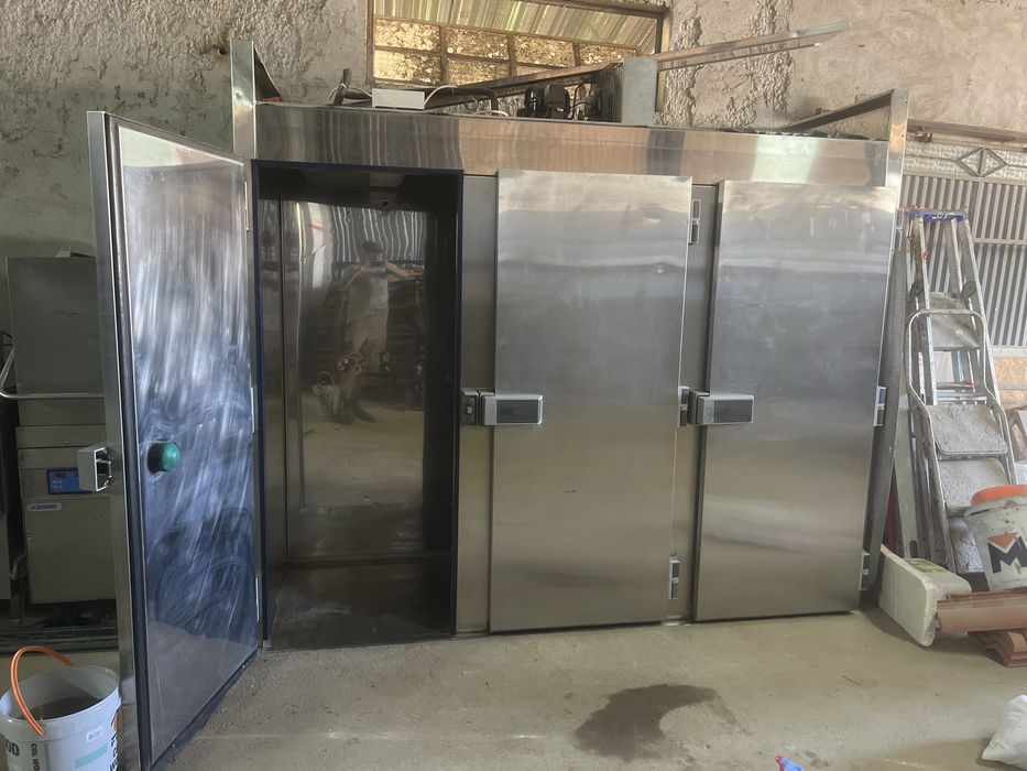 Câmara de Fermentação Controlada em Inox – 3 Portas (2,50 m x 0,80 m x 2,00 m)