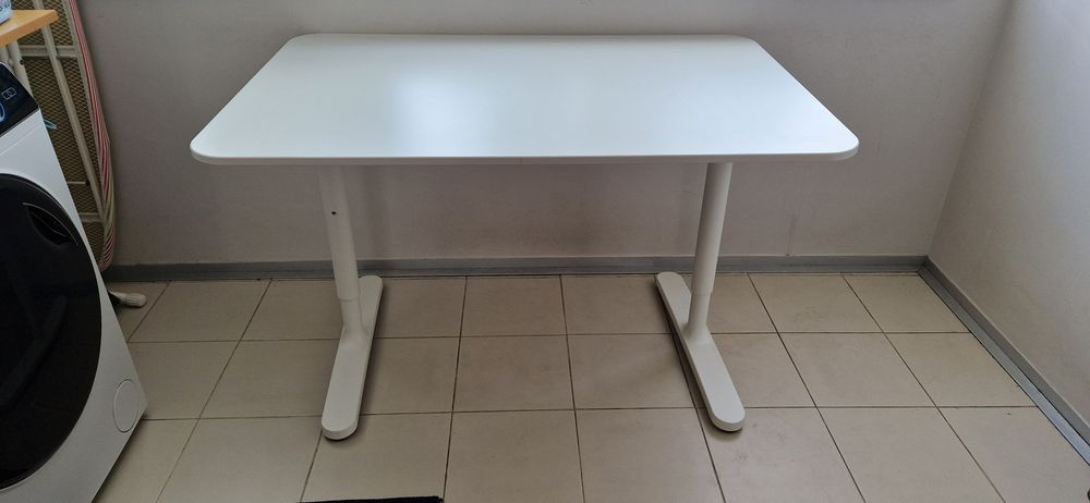 Secretária Ikea altura regulável