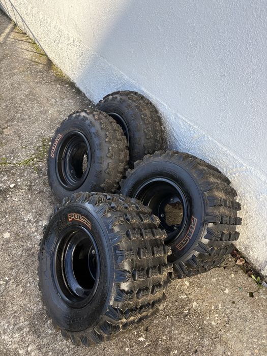 Jantes originais yfz 450 R+ pneus pulse - excelente estado