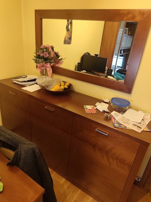 Aparador em madeira com espelho incluido