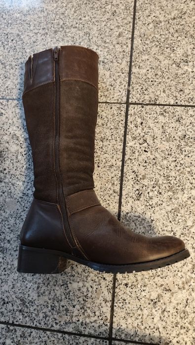 Botas cano alto castanhas camurça e pele