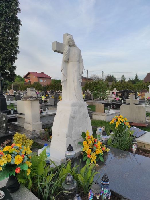 Odnawianie figur pomników grobów grawer