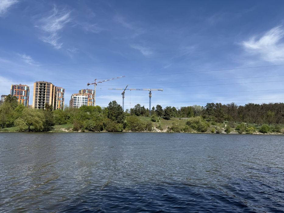 Будинок з банею та басейном в мальовничому місті