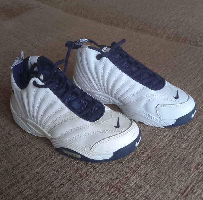 Buty Nike do koszykowki dla dziecka - rozmiar 35,5