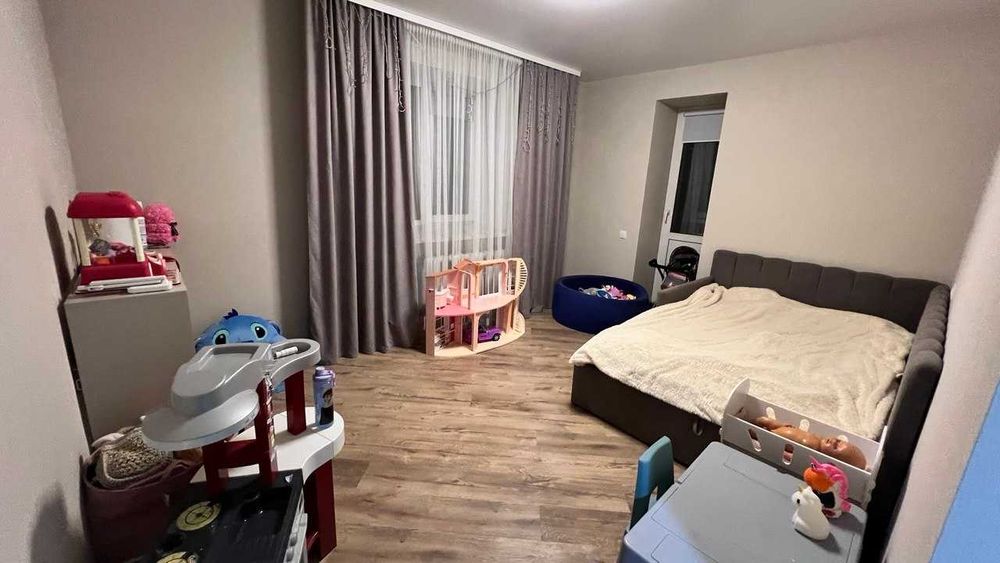 Без%  Продам простору 4х кім кв 125, 5м2  по вул. Вишняківська 13.