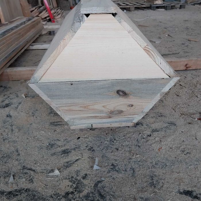 Труни не оббиті.