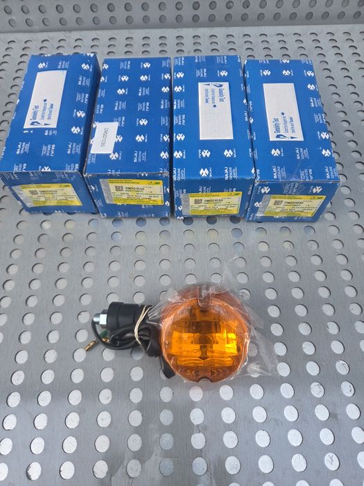 Показчик поворотів задній правий Bajaj Boxer 125-150 DM201030