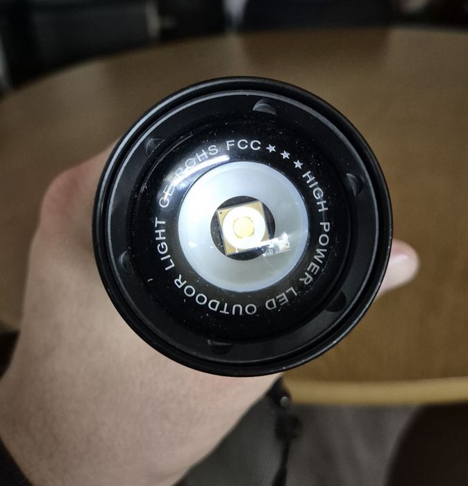 Продам фонарик Kensun.