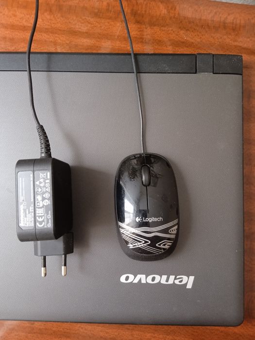 Ноутбук  LENOVO B50-10 , с адаптером и мышкой.