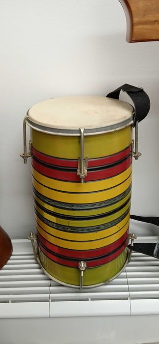 Instrumentos tradicionais da Índia e África percurcao como novos