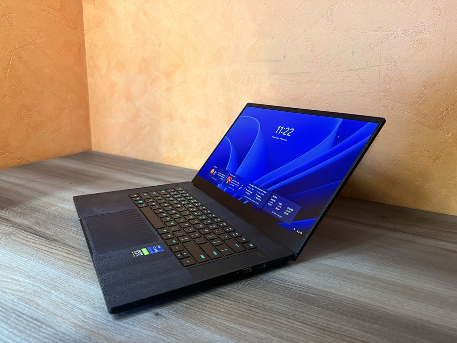 ТОП Ігровий ноутбук Razer Core i7/RTX 2080 Super/512/16/300hz 15.6"