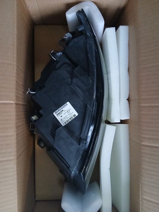 Farol dianteiro VOLVO V50 2007