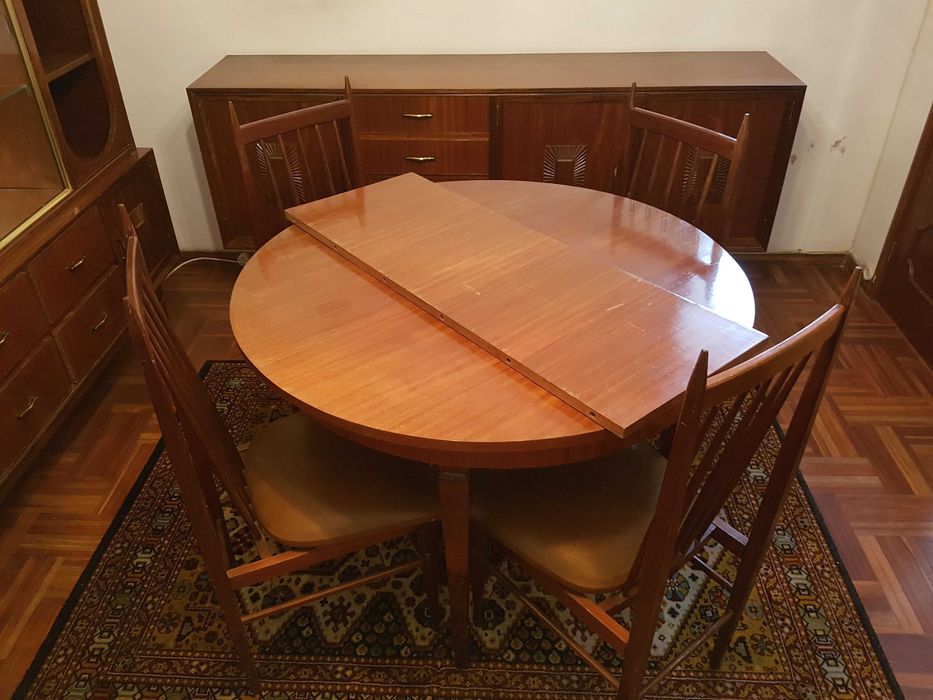 Mobília de Sala - Mesa Cadeiras Louceiro e Vitrine