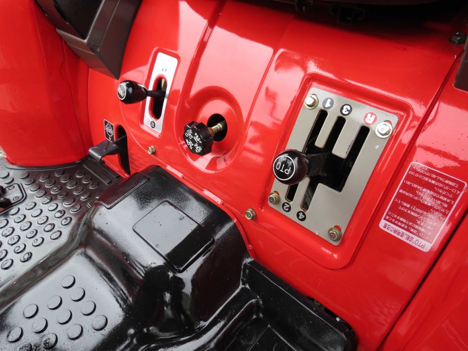 Трактор Мінітрактор Кубота Янмар Kubota Yanmar