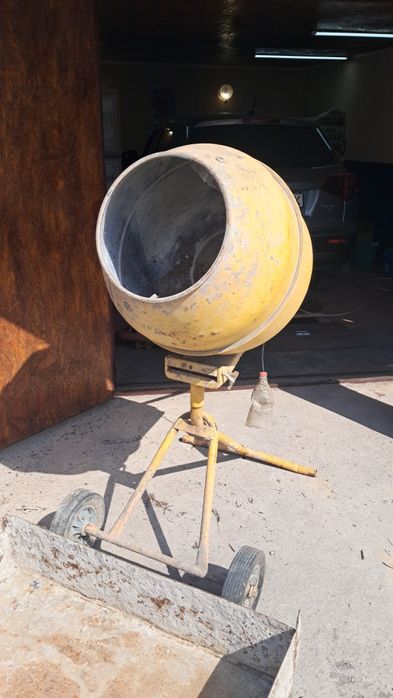 Продам редукторную бетономешалку на 150л