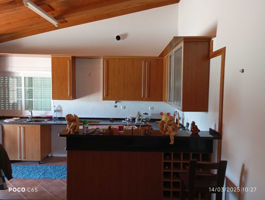 Quinta em sitio idílico e soalheiro. Grande terreno agrícola e rural.