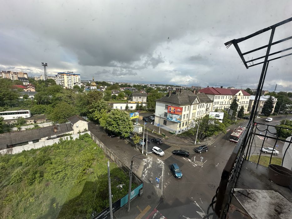 Продам в центрі 2 км квартиру вул. Вовчинецька