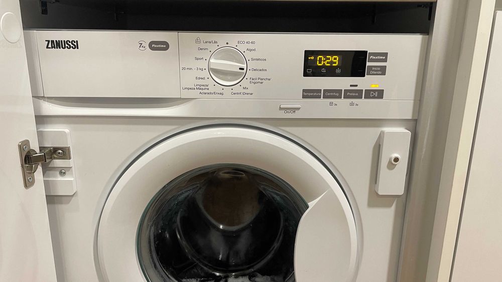 Máquina de Lavar Roupa Encastre ZANUSSI ZWI712UDWA 7 kg - 1200 rpm