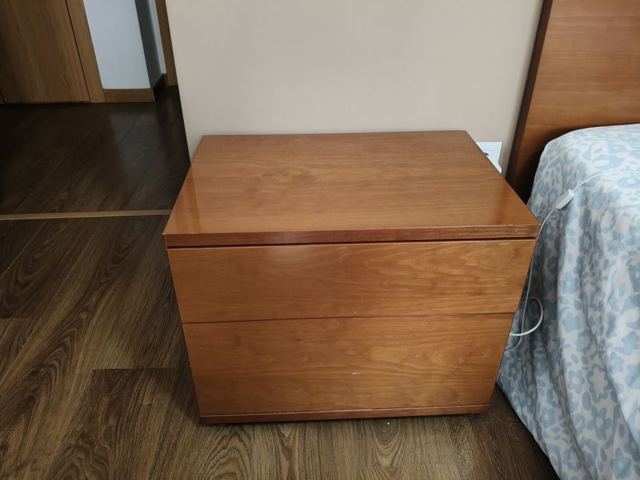 Cama casal 2mx1,6, colchão molaflex e mesas cabeceira