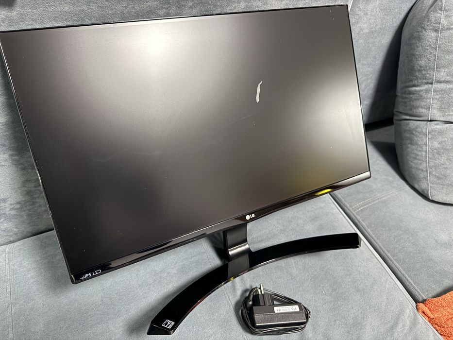 Монитор LG 23MP68VQ-P поврежден