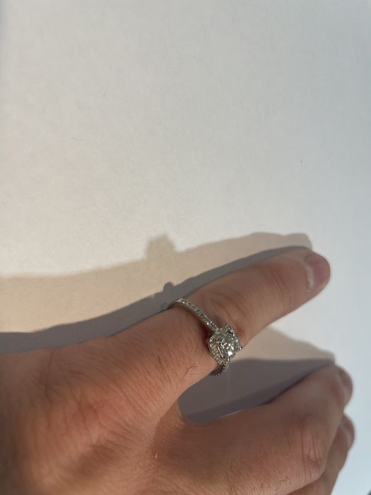 Ekskluzywny pierścionek zaręczynowy z diamentem ~0,36 ct