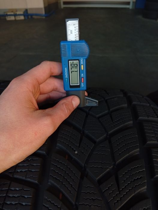 R18 225 60 Goodyear Ultragrip performance  шини зимові