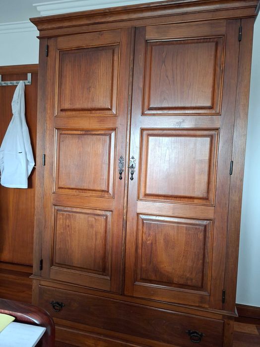 Roupeiro em madeira carvalho 2 portas