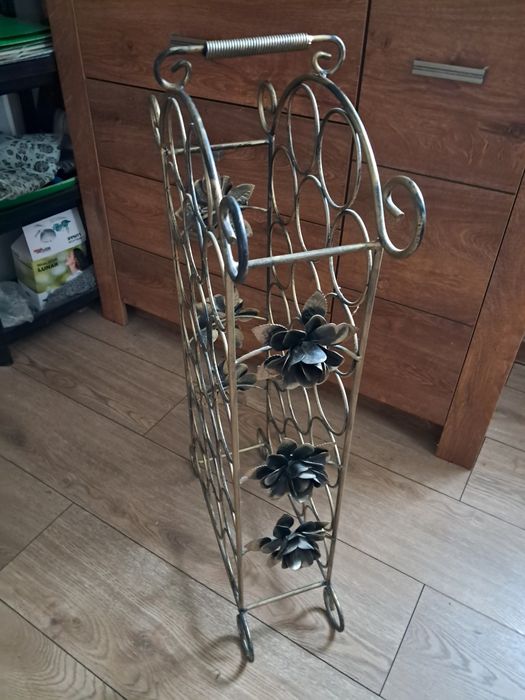 Piekny stojak na wino