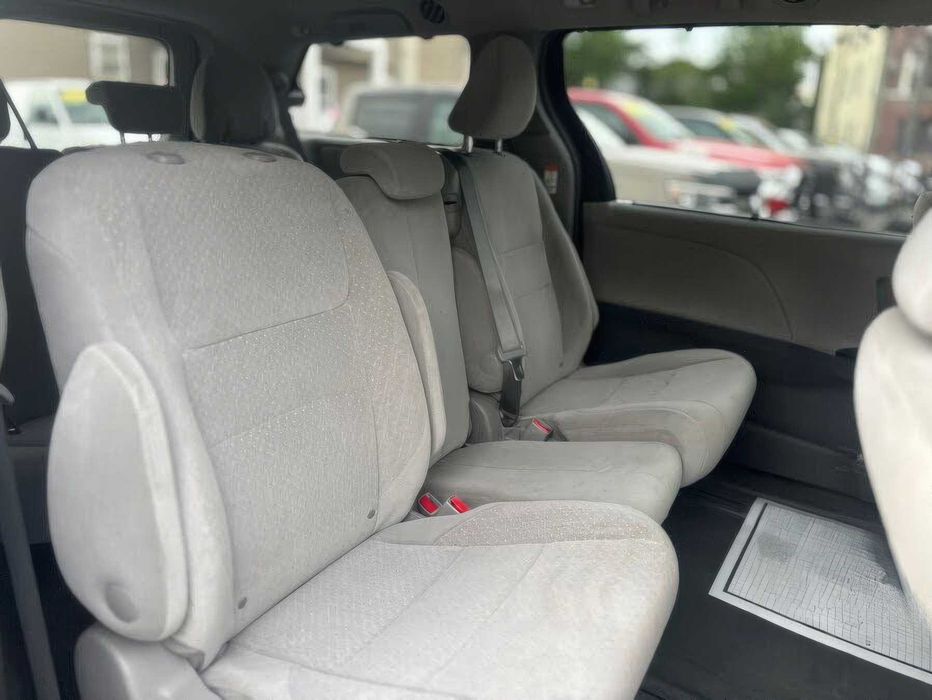 Toyota Sienna      2015