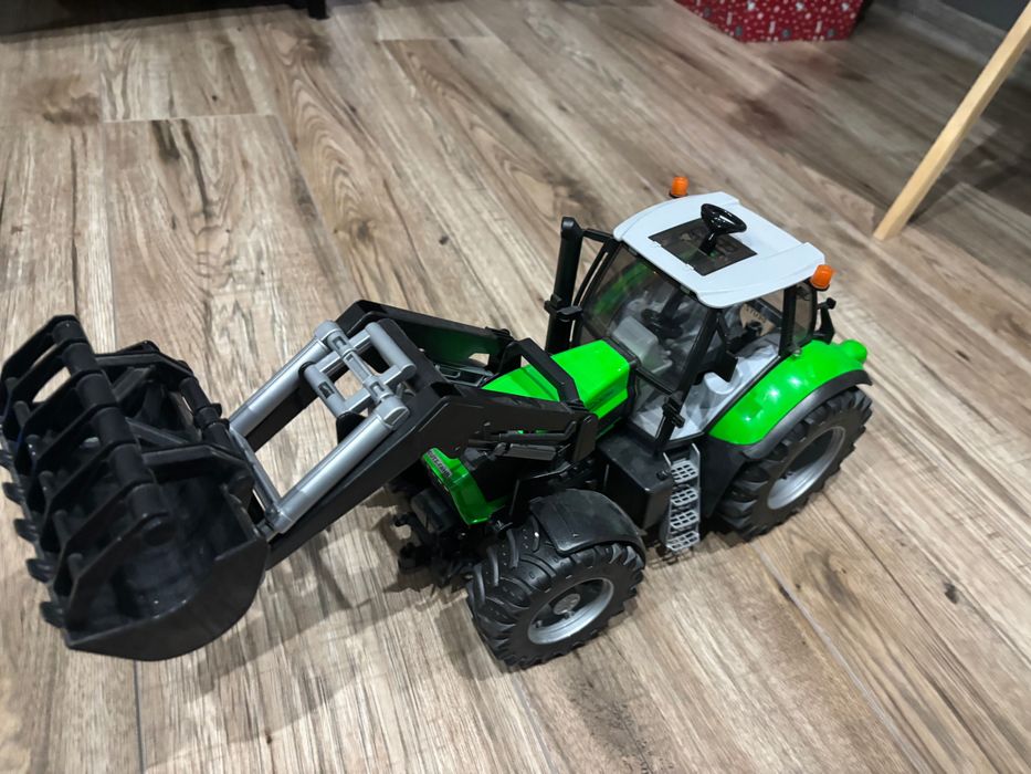 Traktor zdalnie sterowany Claas Axion pilot