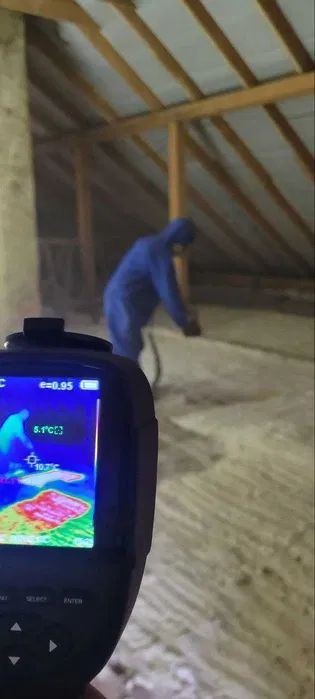 Утеплення піною ППУ утеплення дахів, стін, перекриттів, складів та ангарів