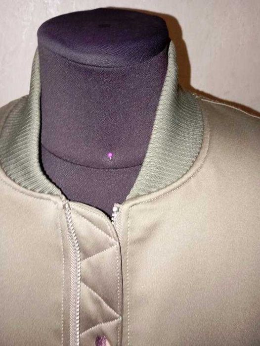 Утеплена куртка бомбер р 54 - 56
H&M