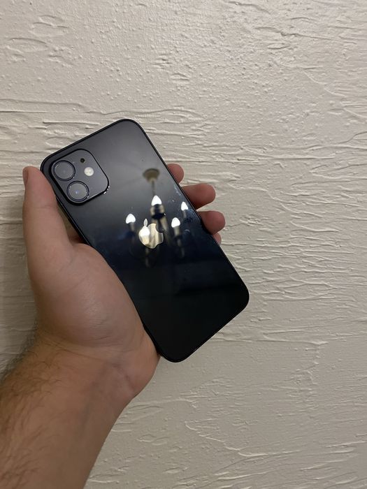 Продам Iphone  12