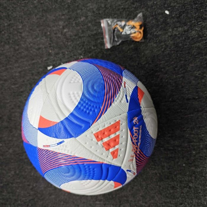 Футбольный Мяч безшовний Adidas