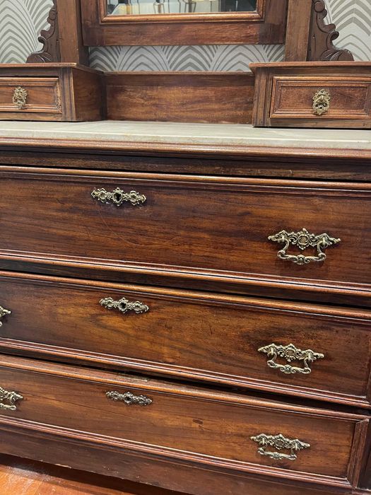 Toucador de madeira maciça antigo vintage com Espelho em ótimo estado