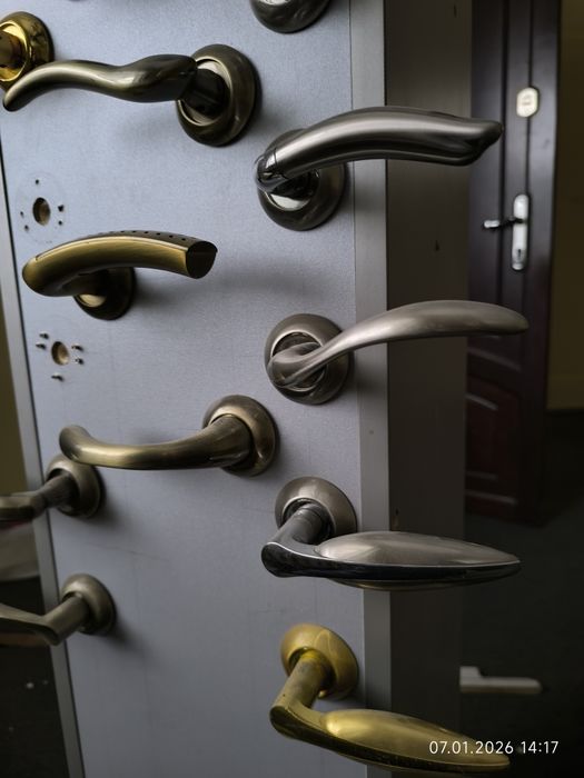 Продаю дверные ручки