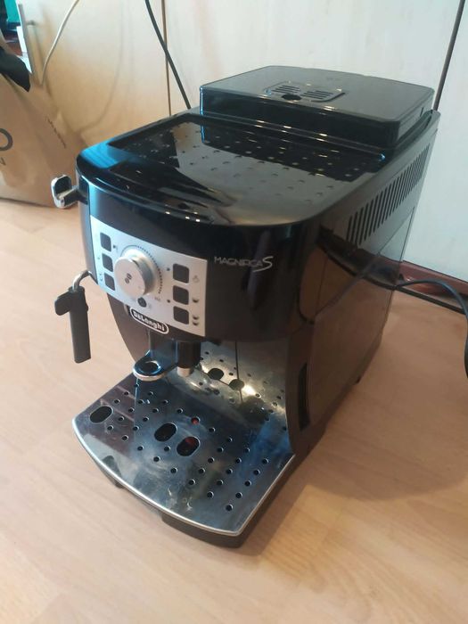 Automatyczny ekspres do kawy De'Longhi Magnifica S ECAM21.116 B czarny