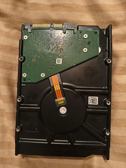 Жесткий диск Seagate Skyhawk 8TB