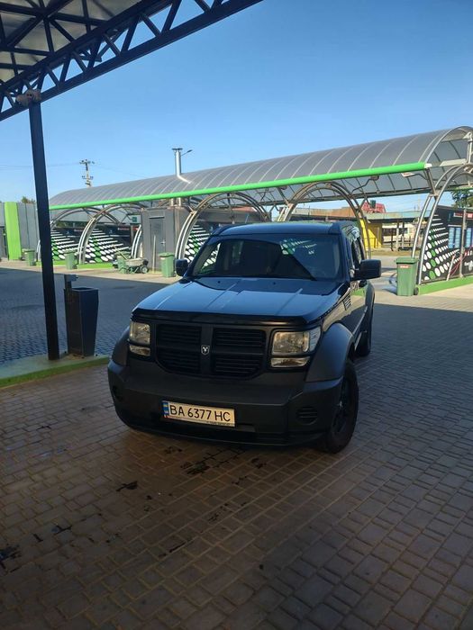 Ексклюзивний автомобіль Dodge Nitro у гарному