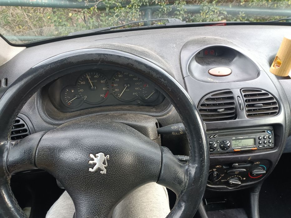 Peugeot 206 para arranjar