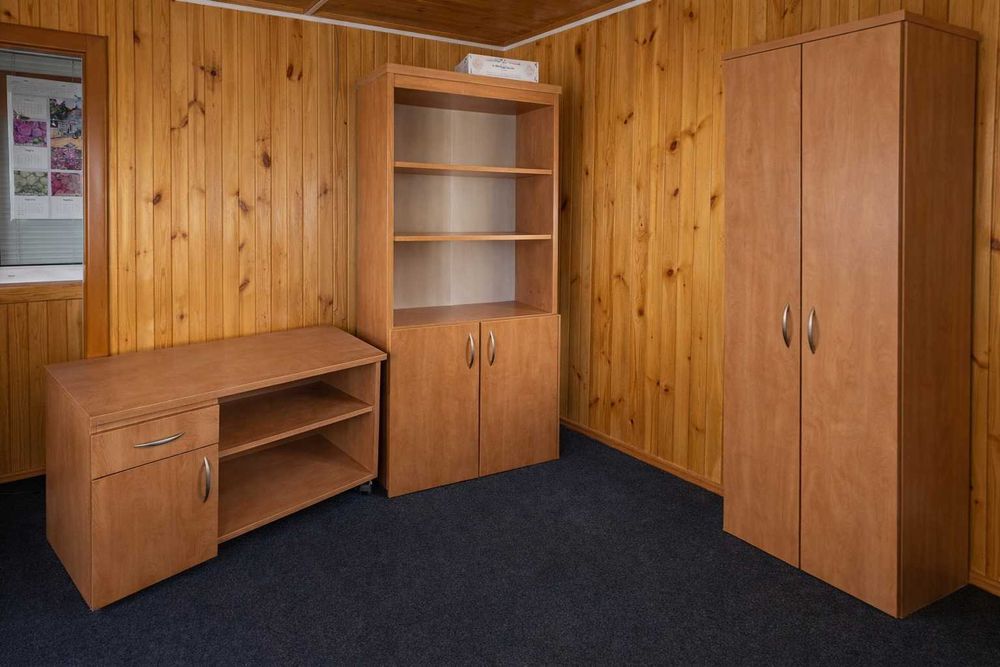 Офісний гарнітур (3 шафи, 2 етажерки, тумба)