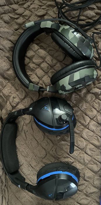 PlayStation 4 Slim майже нова 2 джойстики навушники ігри в подарунок