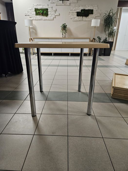 Stoliki kawiarniane / robocze 80x80 cm – metalowe nogi