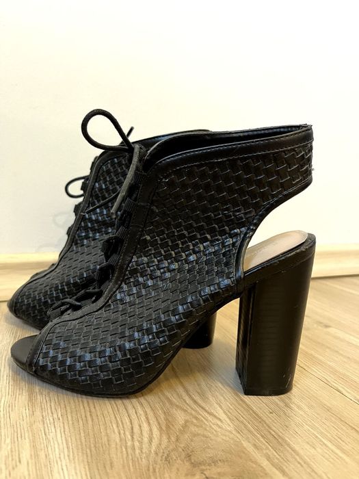 Ботильйони чорні