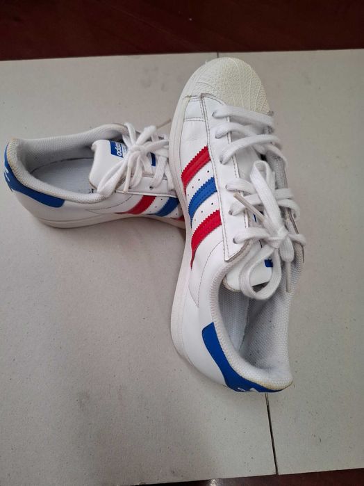 Sapatilhas adidas em bom estado