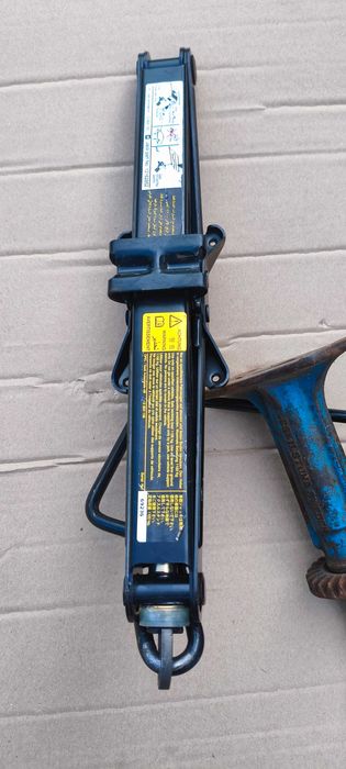 Домкрат автомобільний